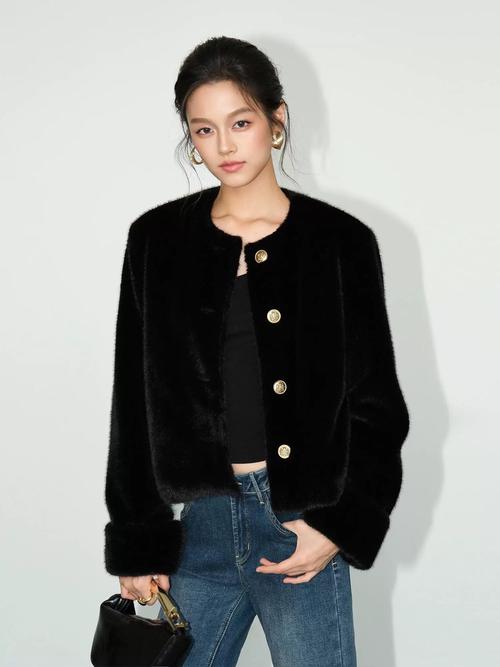 冬天短款女装外套怎么搭配