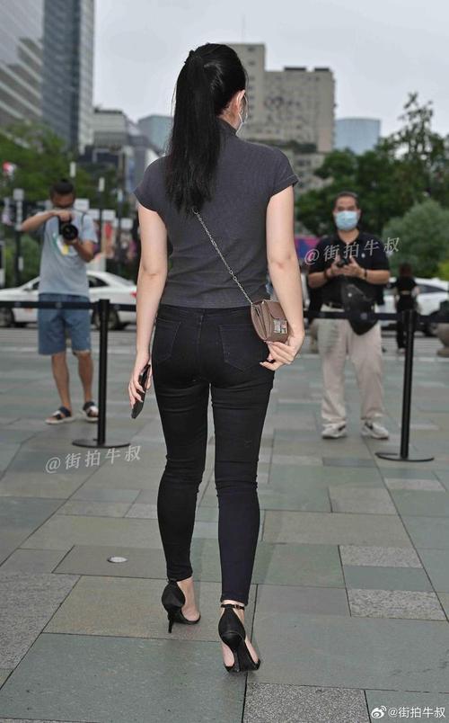 高跟鞋子怎么搭配裤子好看