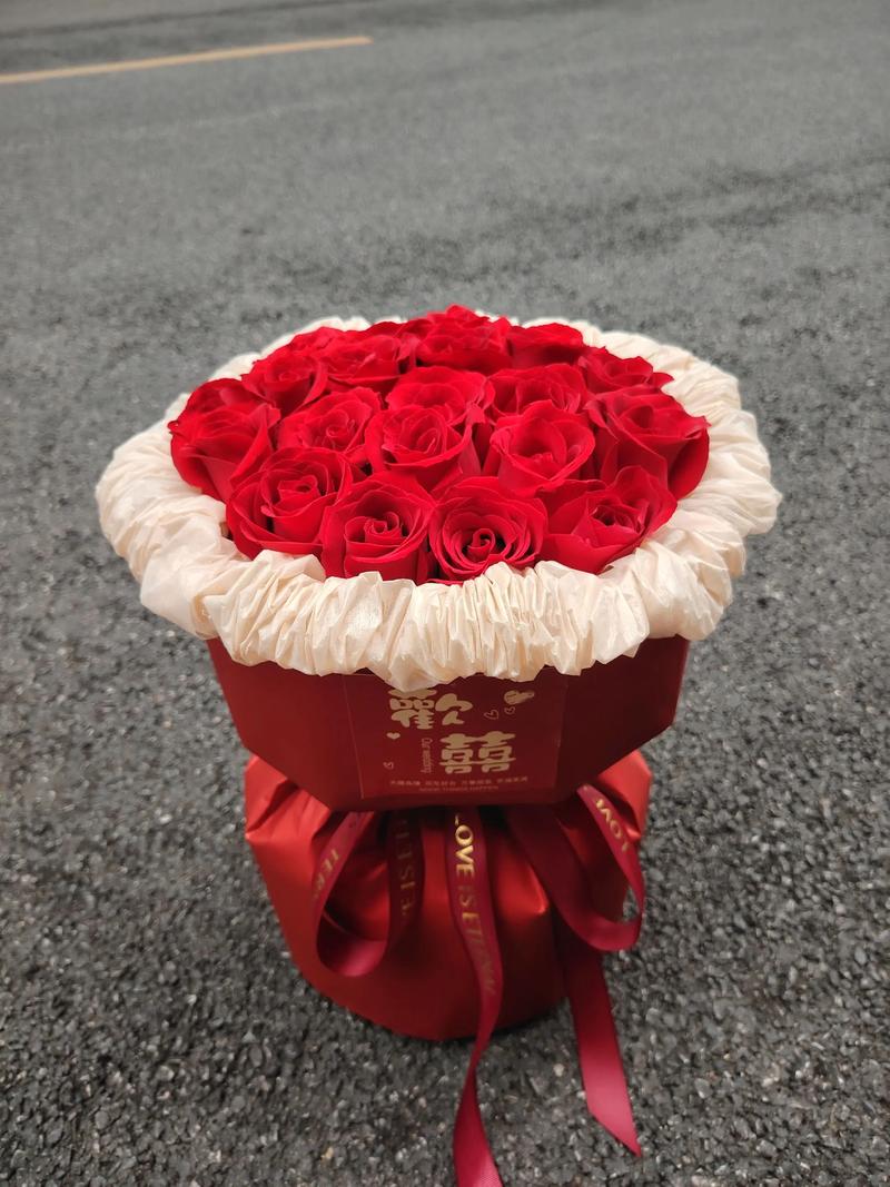 红色加什么是粉色