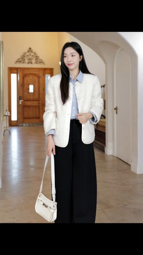 无领女外套里面怎么搭配