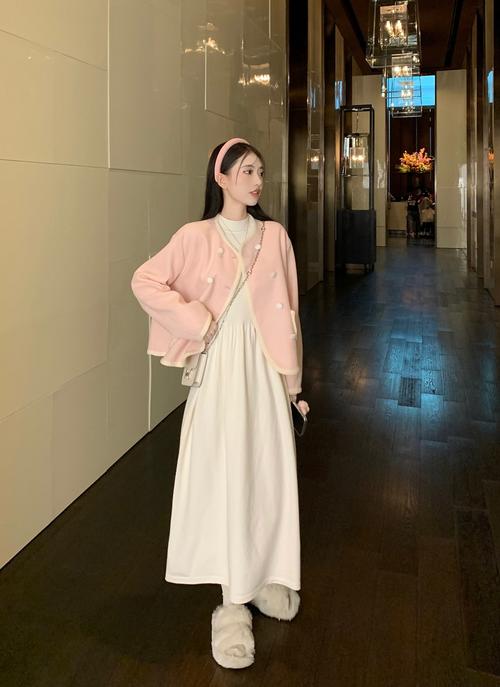 长款长袖秋季连衣裙怎么搭配什么外套好看