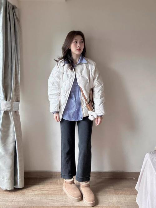 白色中款棉袄怎么搭配什么裤子好看图片