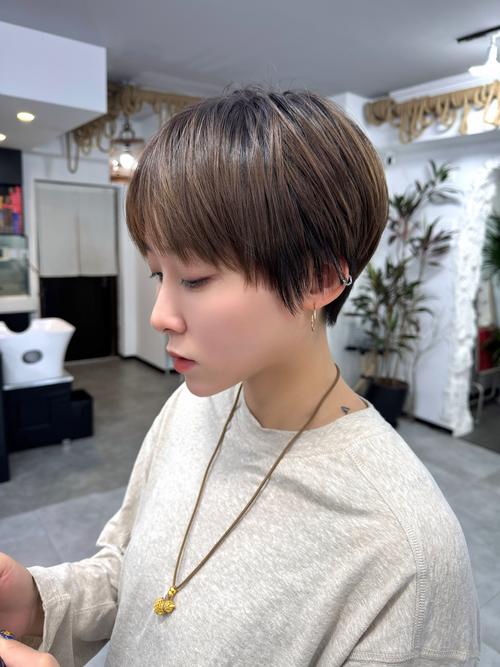娃娃脸适合什么短发