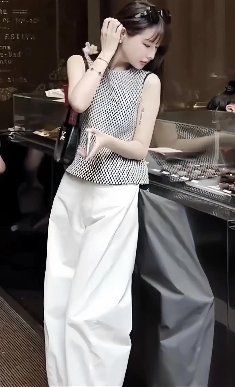 夏季背心图片怎么搭配图片