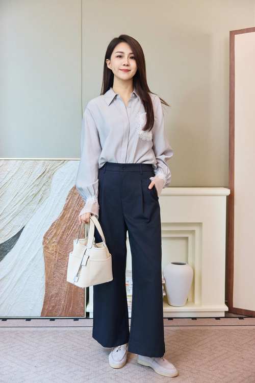 女式休闲裤怎么搭配上衣