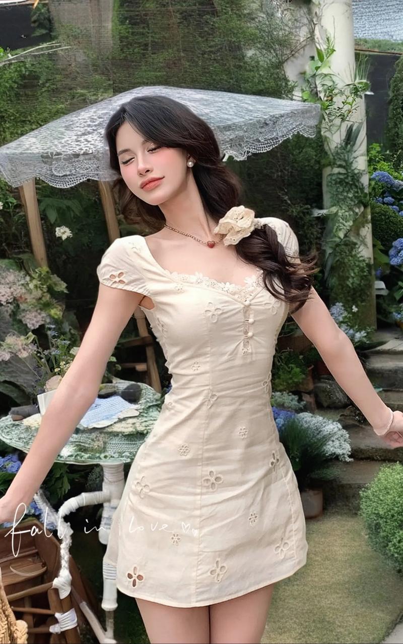 长款透明蕾丝怎么搭配