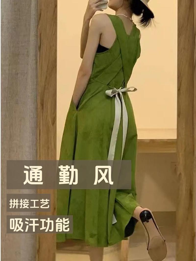 绿色秋款连衣裙怎么搭配