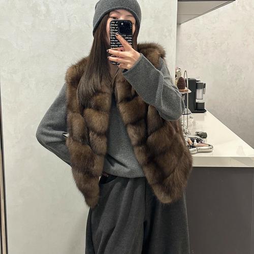 长款皮草马甲怎么搭配好看图片