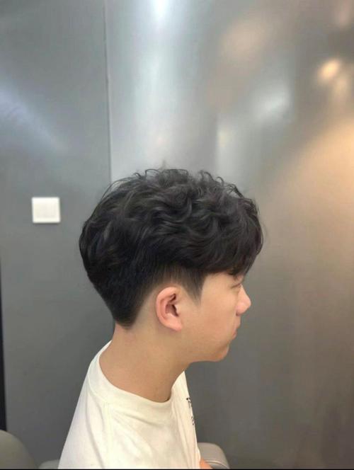 自然卷适合什么发型男