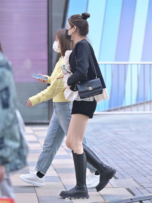 平底长筒靴怎么搭配图片