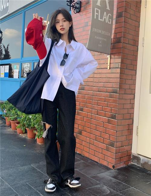休闲白色衬衣怎么搭配图片