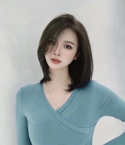 一字肩适合什么发型