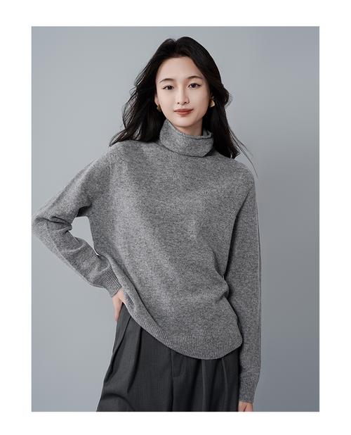 浅灰色打底衫怎么搭配图片欣赏