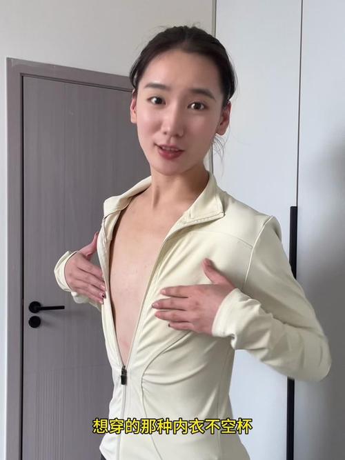 平胸夏天怎么搭配衣服好看