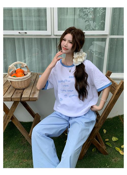 胖妹妹体恤怎么搭配