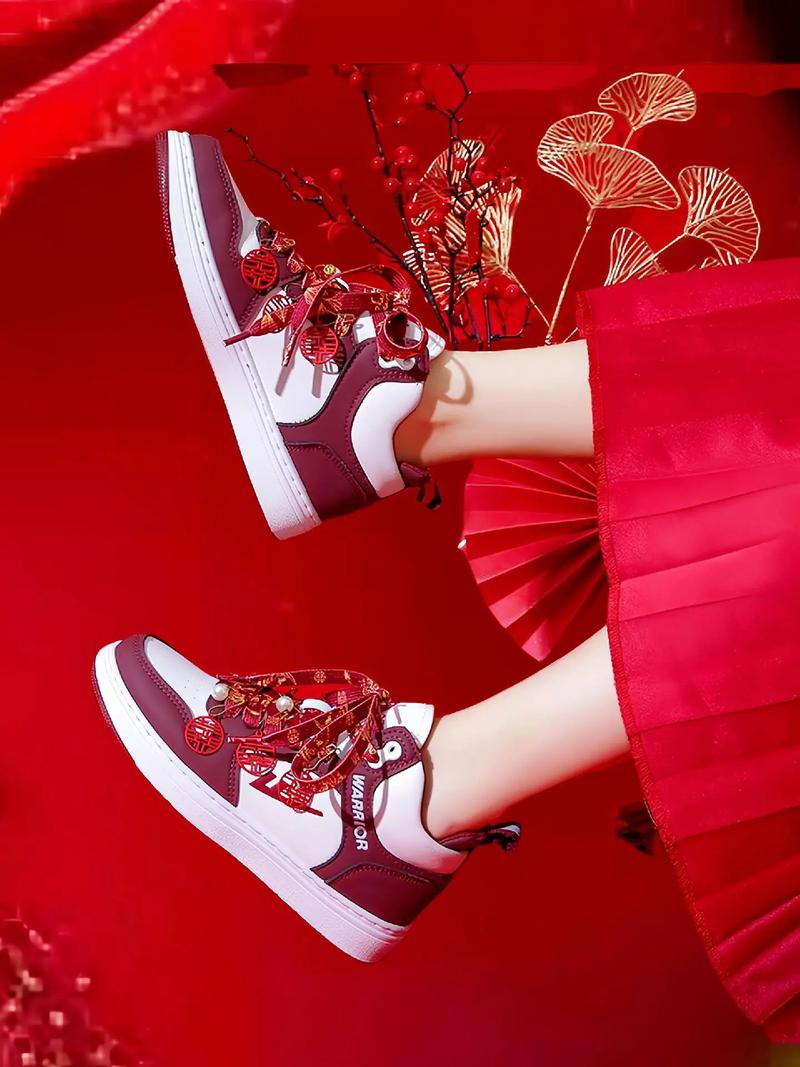 女生红色板鞋怎么搭配衣服好看吗