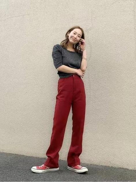 女生红色板鞋怎么搭配衣服好看吗