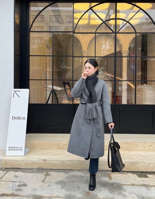 呢子大衣女外套怎么搭配围巾