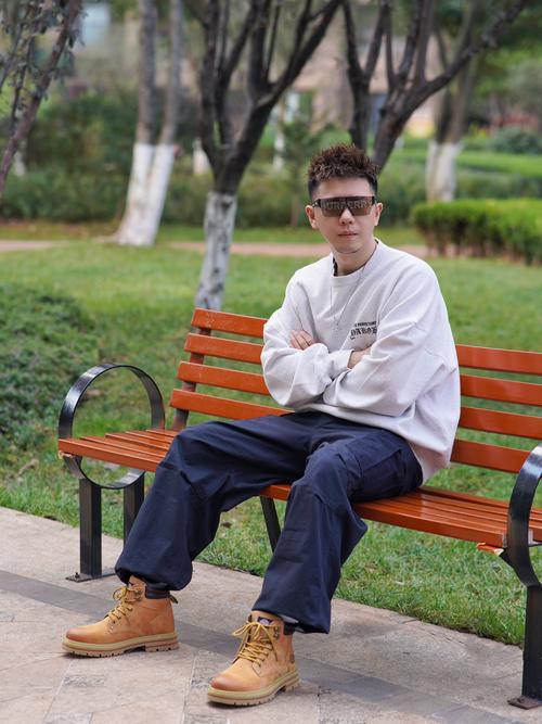 男生冬天穿靴子怎么搭配
