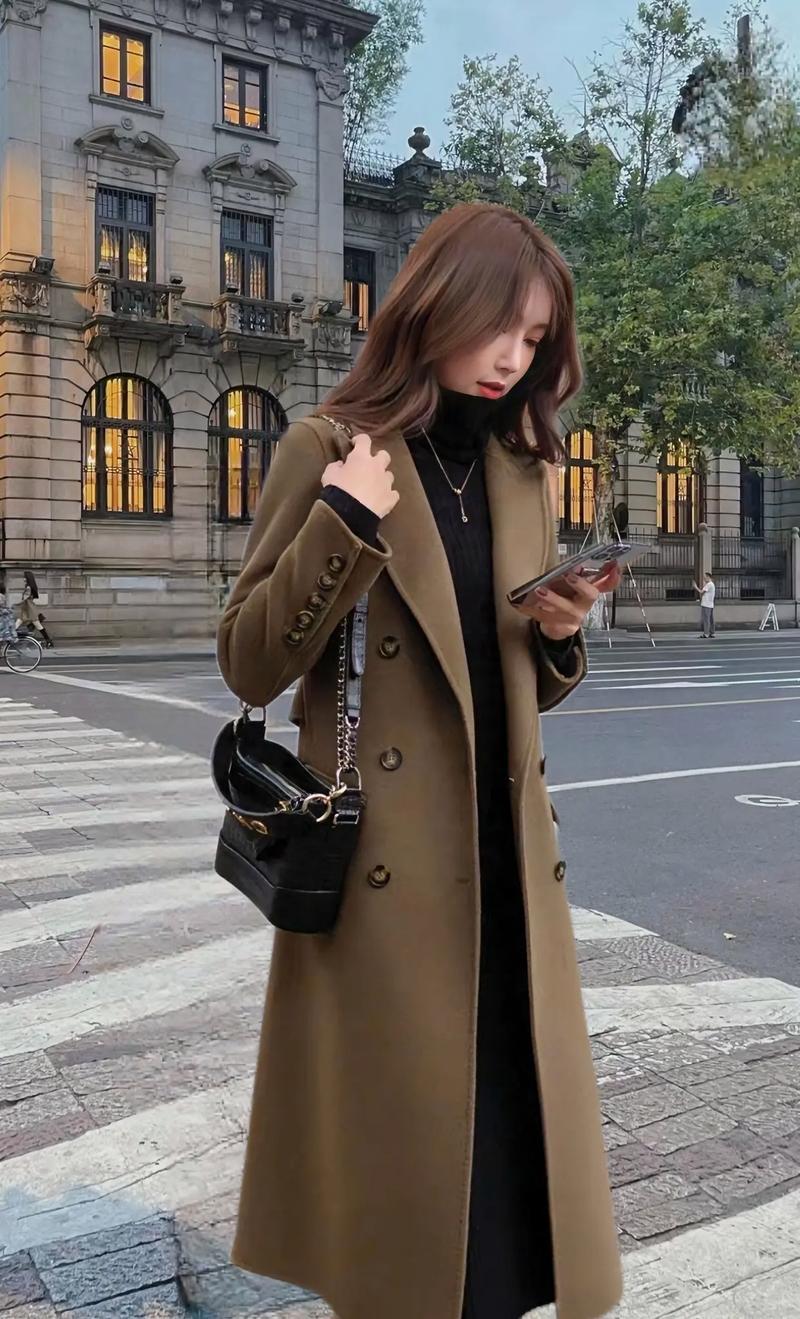 男人穿女人过膝风衣怎么搭配图片