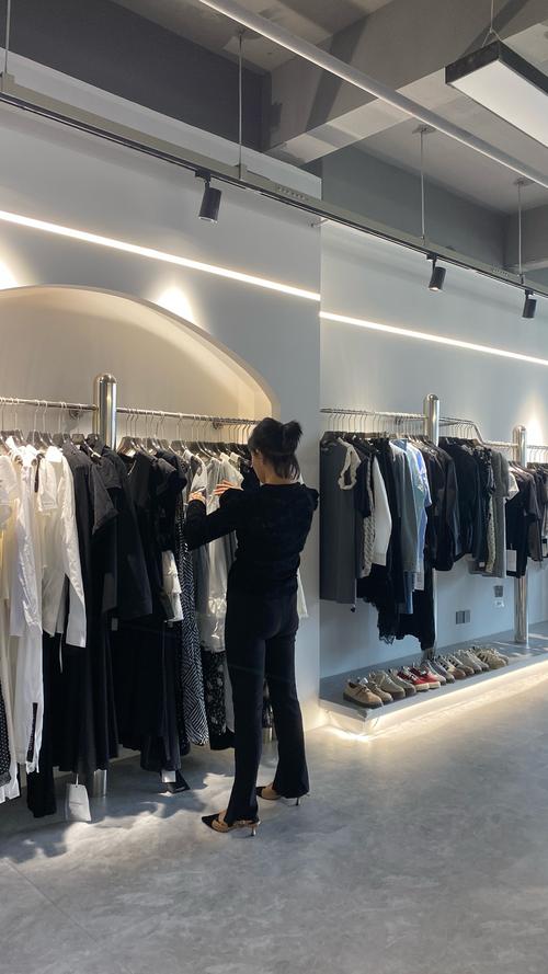 卖衣服怎么去搭配衣服好看图片