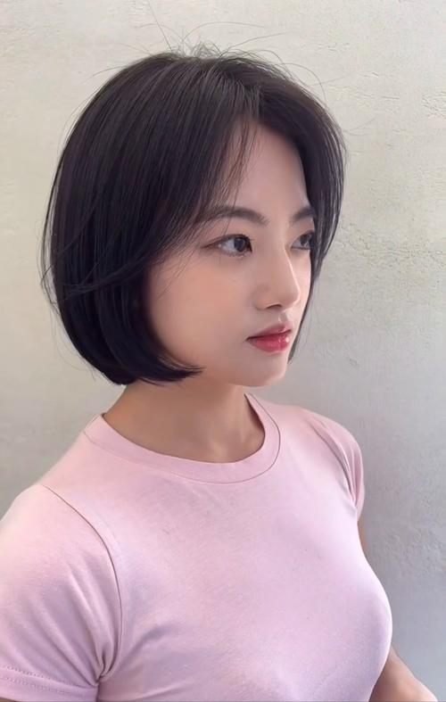 包子脸适合什么发型