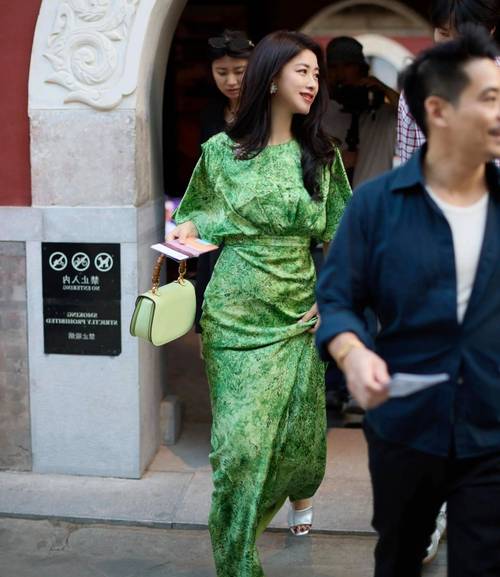 绿裙子怎么搭配