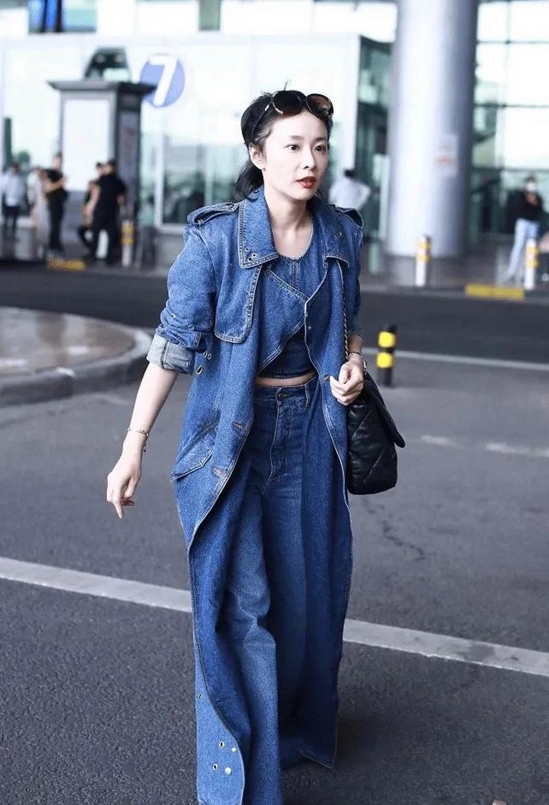 蓝色长款衣服怎么搭配图片大全