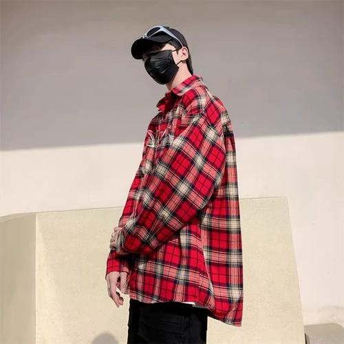 红小格子男衬衫怎么搭配什么裤子好看吗