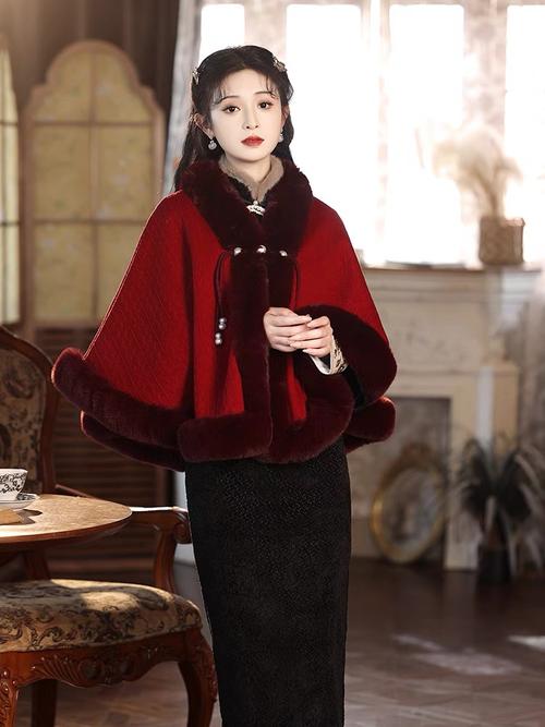 红色的斗篷怎么搭配衣服好看图片大全