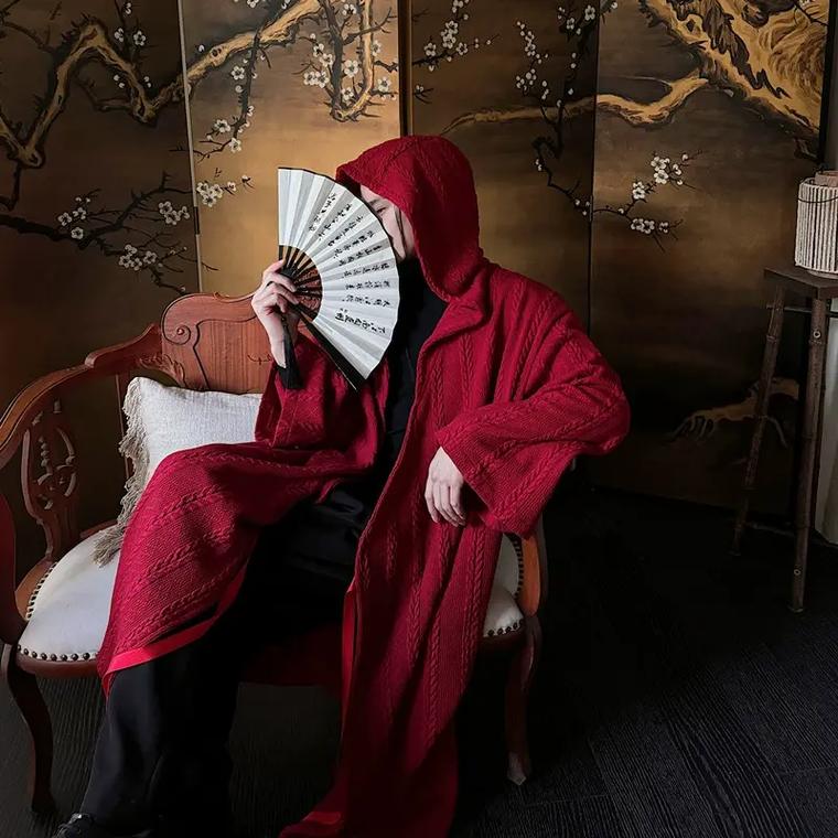 红色的斗篷怎么搭配衣服