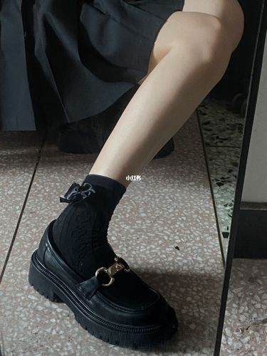 黑色英伦鞋女怎么搭配什么裤子
