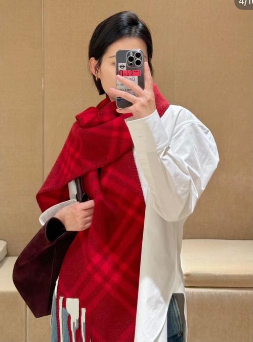 黑皮肤红衣服怎么搭配什么围巾好看吗