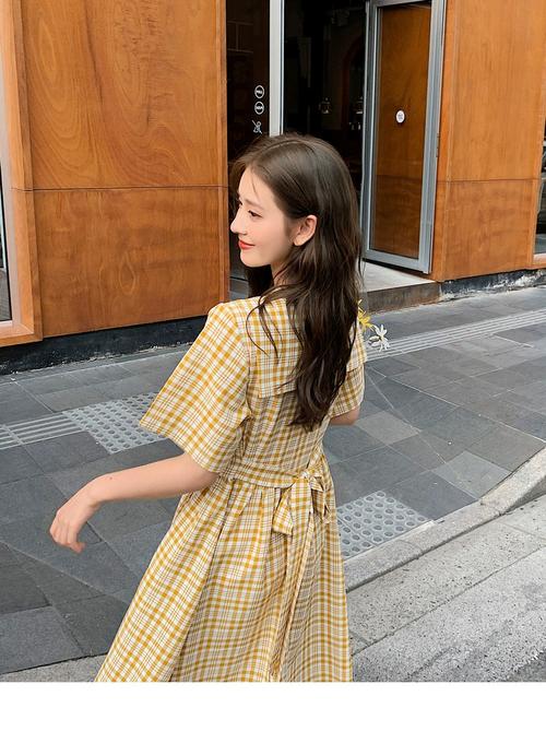 黑黄格子裙子怎么搭配图片欣赏