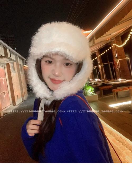 韩版白帽子怎么搭配衣服好看吗