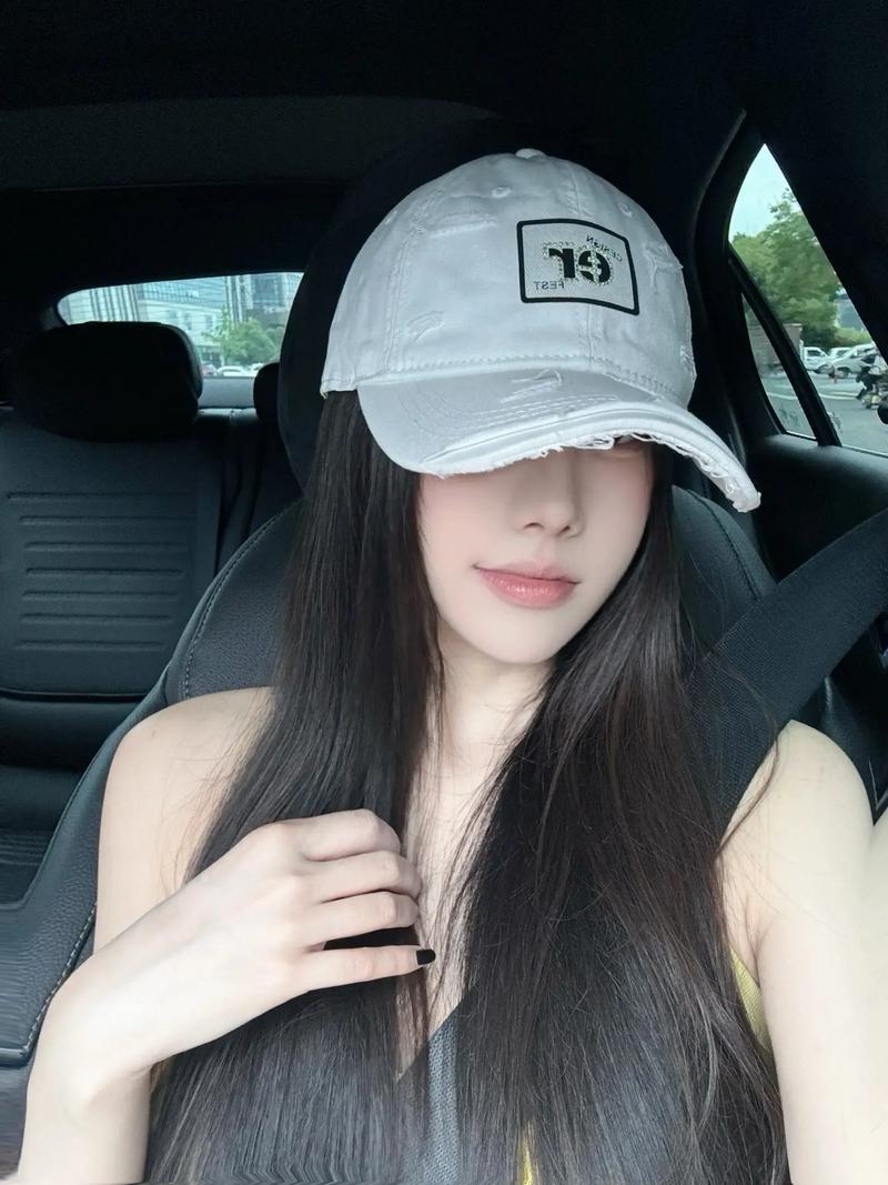 韩版白帽子怎么搭配衣服好看吗