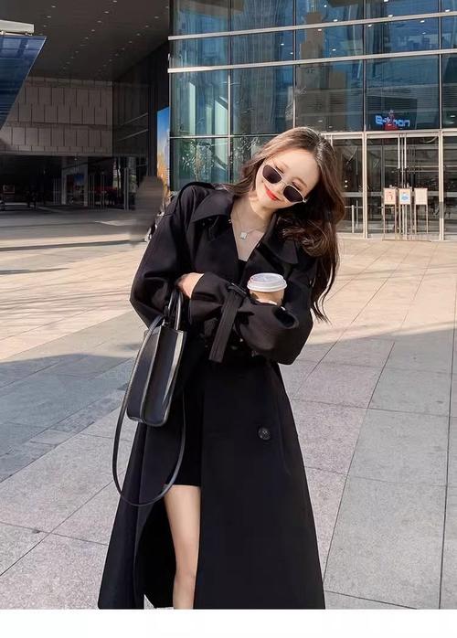 过膝女式风衣怎么搭配图片