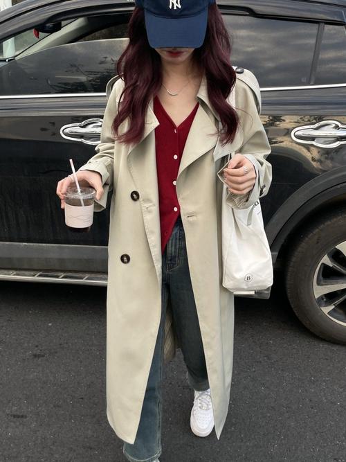 过膝女式风衣怎么搭配