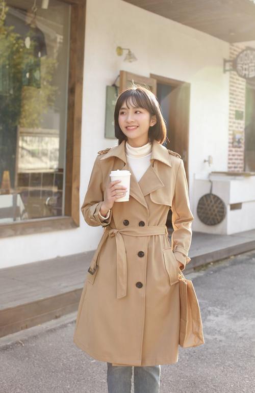 过膝女式风衣怎么搭配