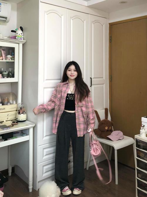 格子女外套怎么搭配什么裤子好看图片欣赏