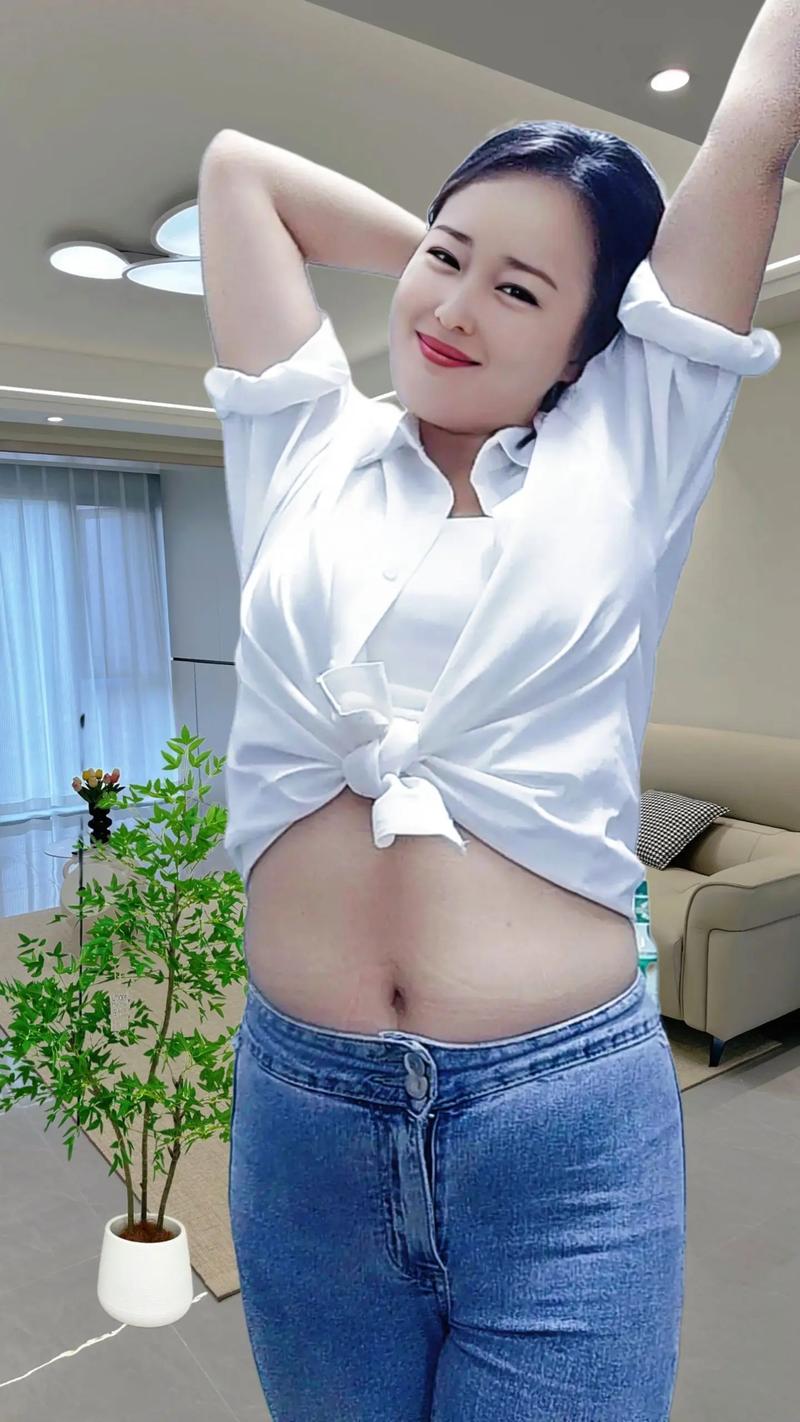 肥的牛仔裤怎么搭配衣服图片