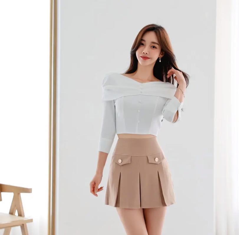 短披肩衬衣怎么搭配衣服