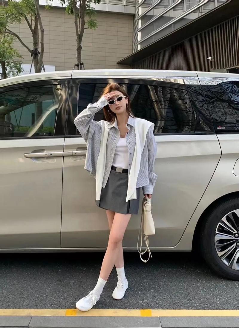 短披肩衬衣怎么搭配图片