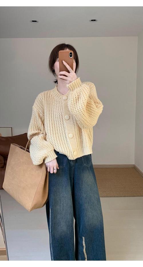 短款毛衣怎么搭配衣服图片大全