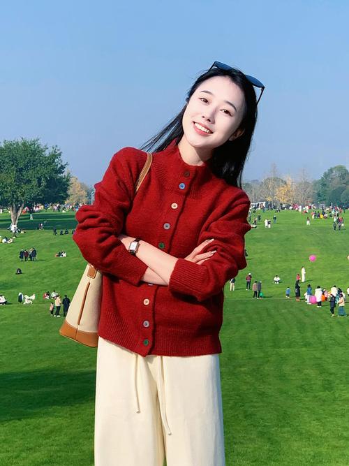 短款毛衣怎么搭配衣服好看图片欣赏