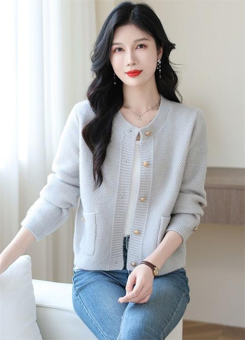 短款毛衣怎么搭配衣服好看图片大全