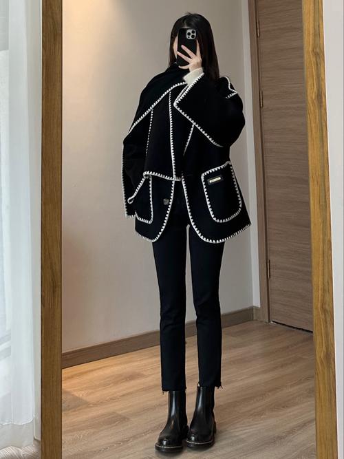 斗篷毛呢大衣怎么搭配什么裤子好看图片大全