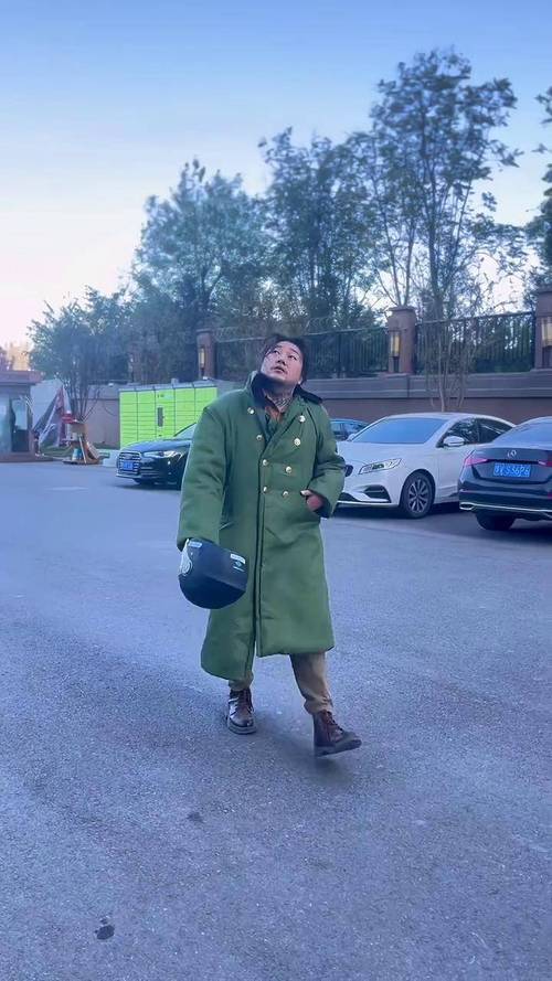 冬季军大衣怎么搭配