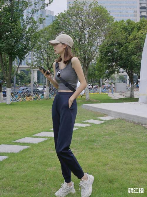 大屁股粗腿女怎么搭配衣服
