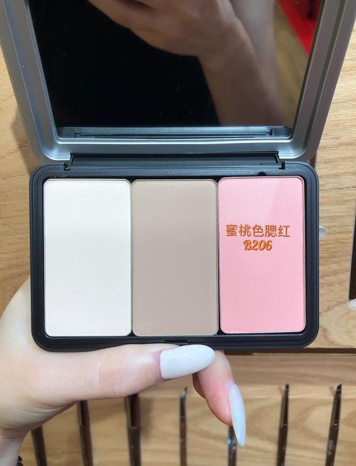 玫珂菲最新上市的修容盘